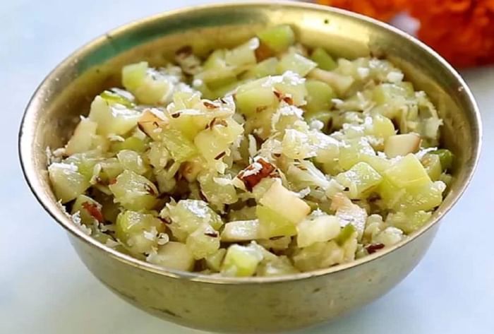 थाली के तैयार करें लौकी की सब्जी