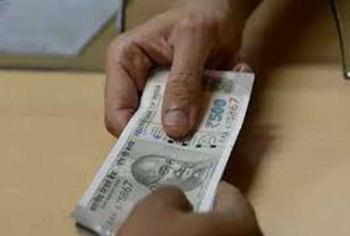 Video of bribe viral, vdo suspended in hardoi