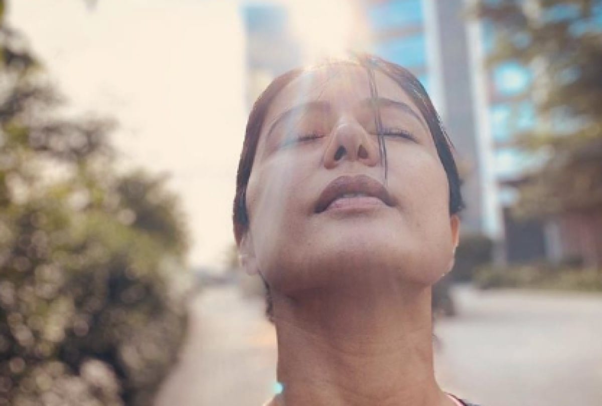 hina khan share photo during lockdown sun kissed