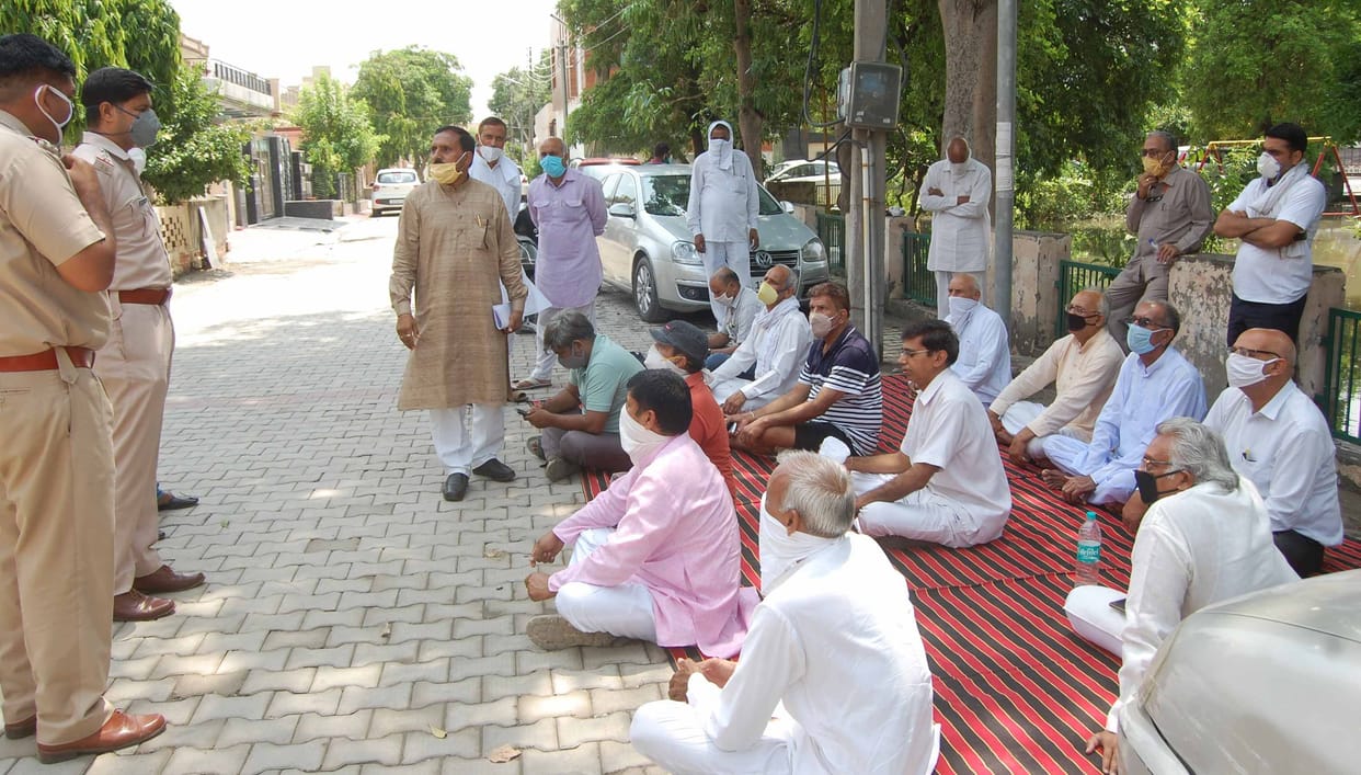 bilder, residents protest, mla house, sonipat