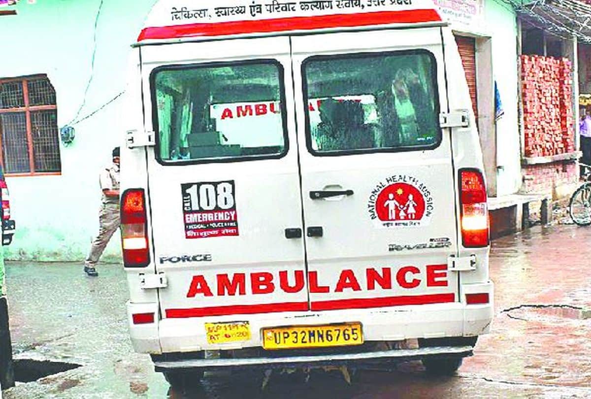 Agra Dm Fixed Ambulance Rate If Drivers Take Extra Money Dial This Number