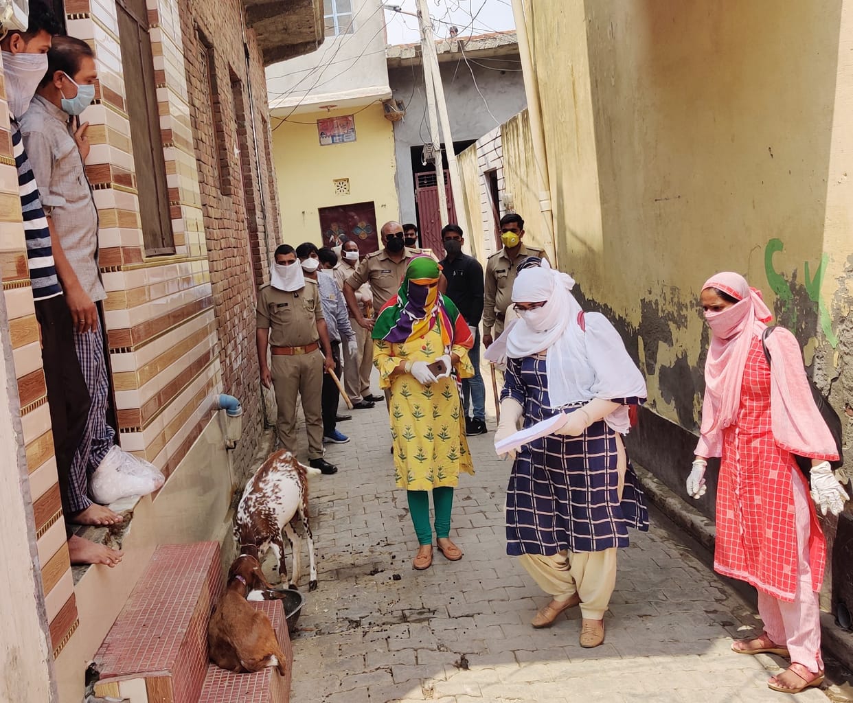 Children spit on the health team in Pathankot, police arrived