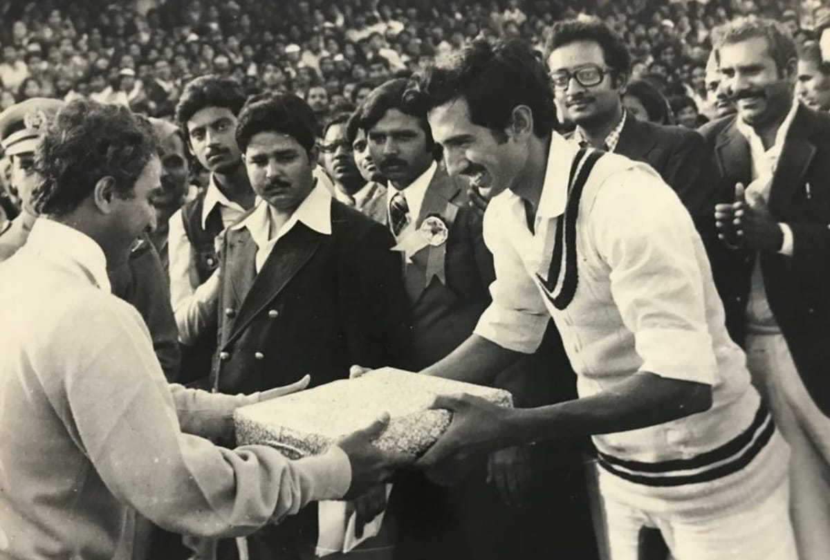 former cricketer sunil gavaskar out three times in Gorakhpur 1982