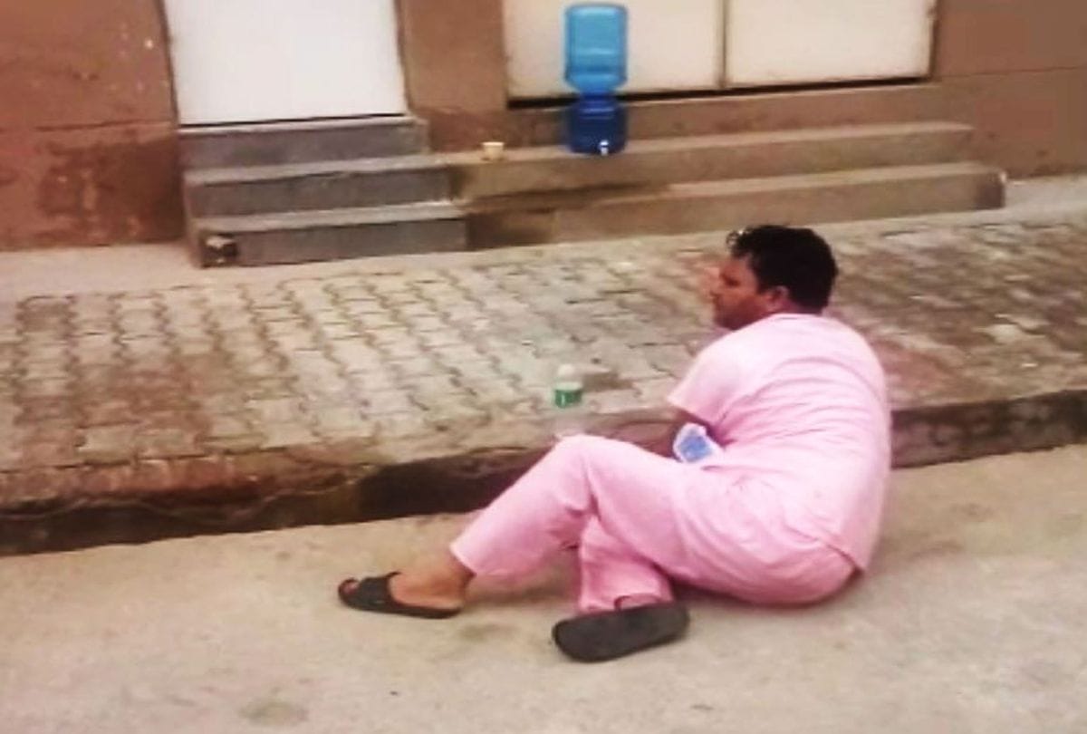 Health Worker Suffering For Treatment In Covid Hospital