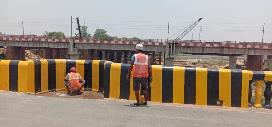 The work of building the railings of the British era bridge was accelerated
