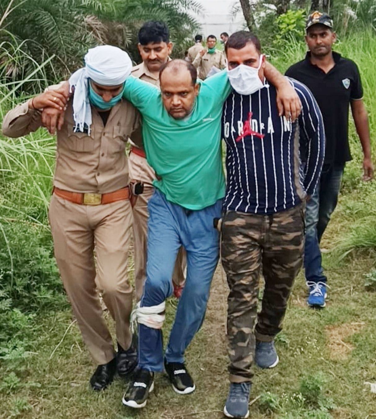 A reward of 25 thousand was arrested in an encounter