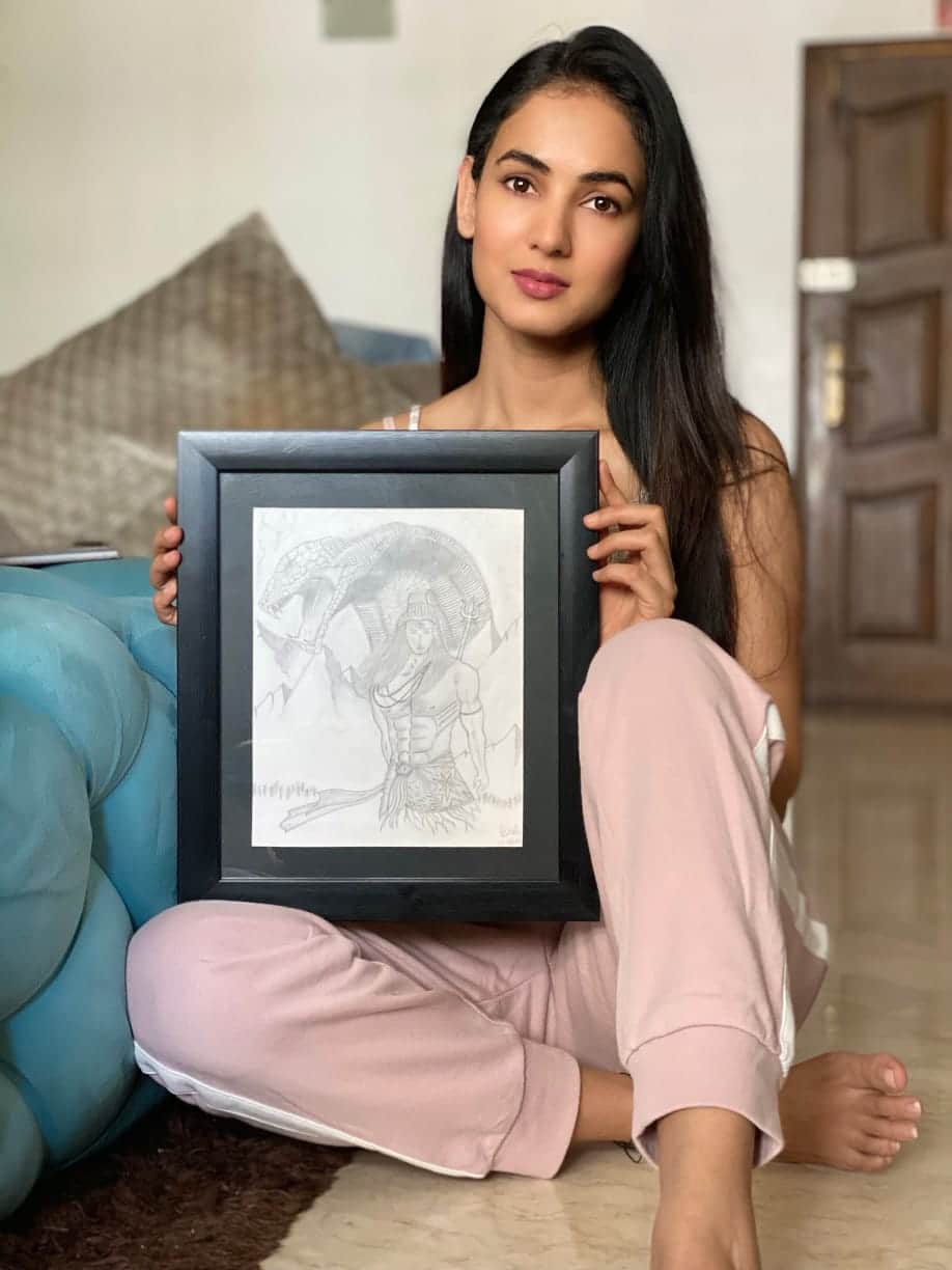 Sonal Chauhan doing Sketching of lord shiva during Lockdown