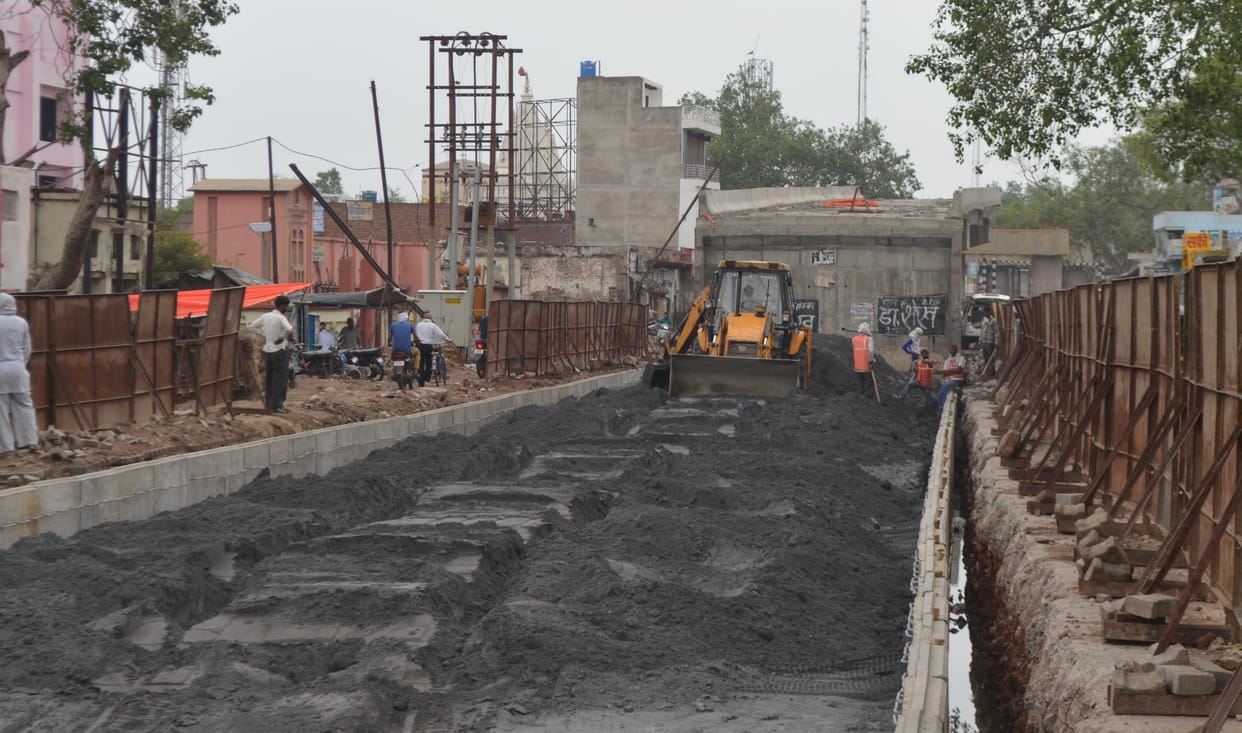 Hathras: Overbridge work at pond intersection will be completed soon