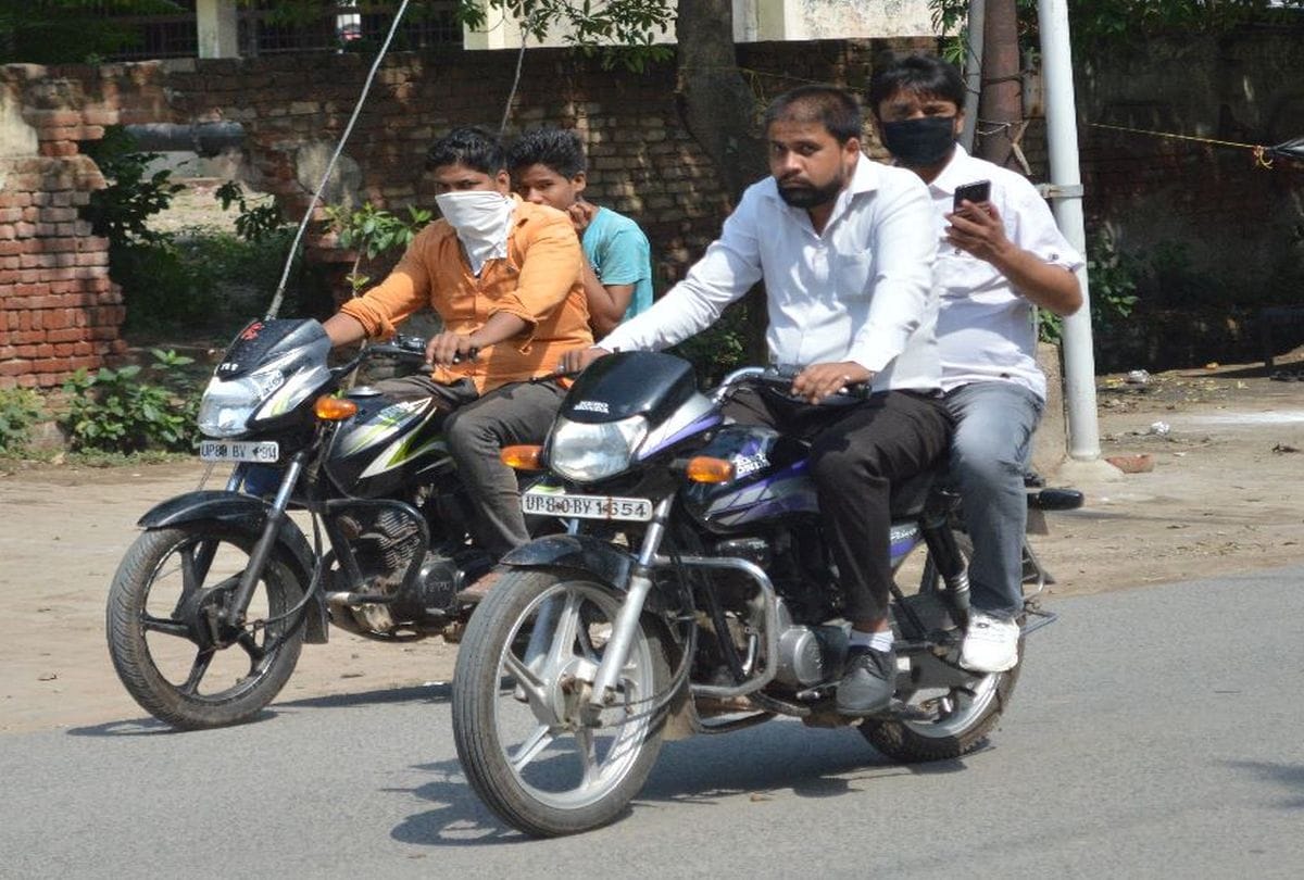 Agra Police Cut Challan For Without Mask