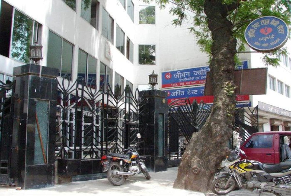 On the day of the murder, Dilip Manishra called Dr. Bansal
