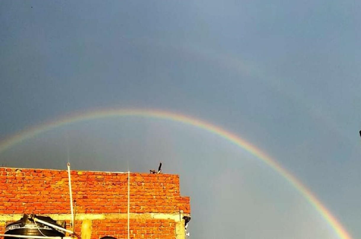 know why rainbows are formed in the sky after rain