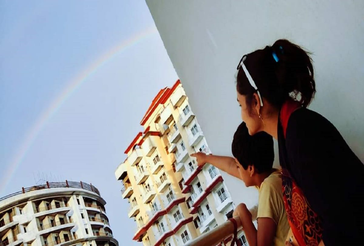The rainbow has seen in the midst of light rain in Delhi NCR Weather change
