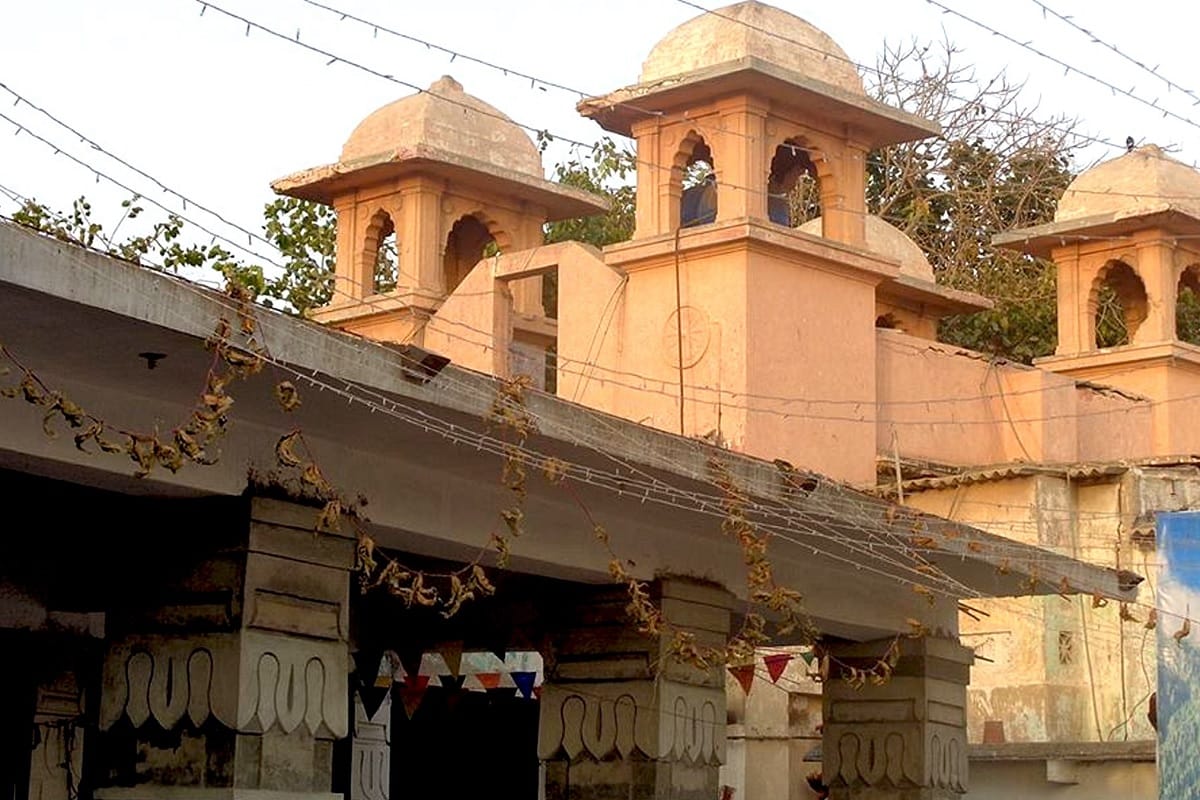 A 200 year old Hindu temple in Karachi became a source of livelihood for enterprising Muslim youths
