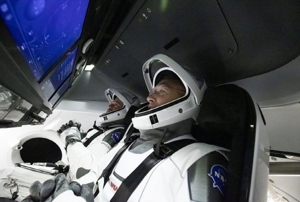 Astronauts landed at sea after 53 years