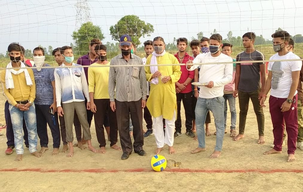 kude se pate maidaan ko banaya running track