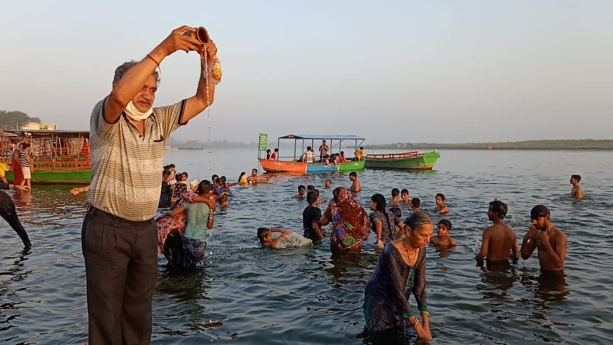 ganga, dusehra, bath, in yamuna, vrindavan
