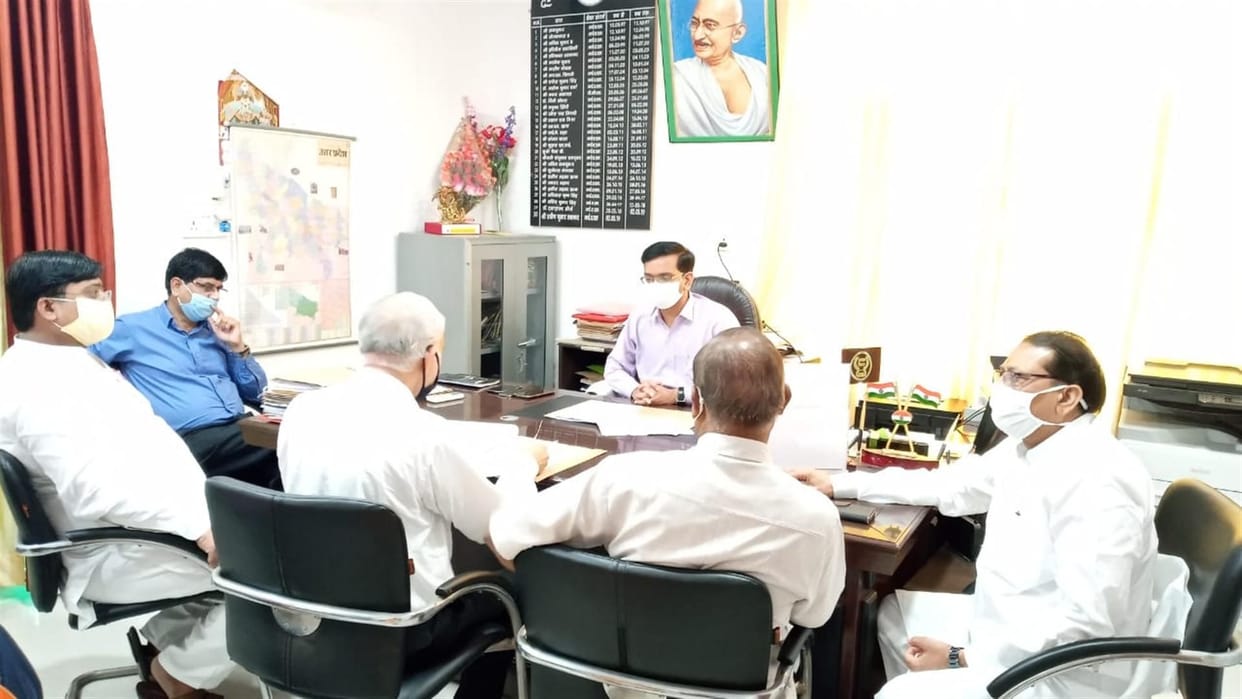 Hathras: BJP delegation met DM for renovation of temple Shri Dauji Maharaj