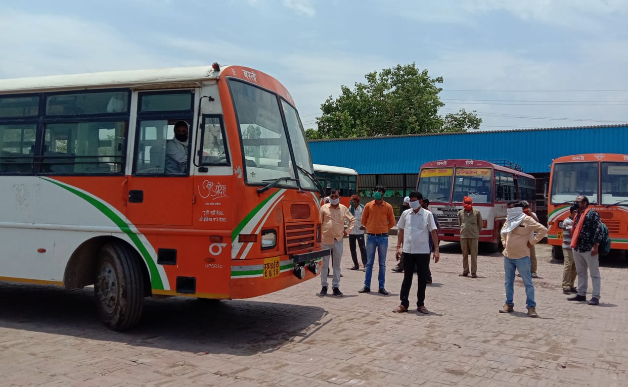 roadbways bus in basti