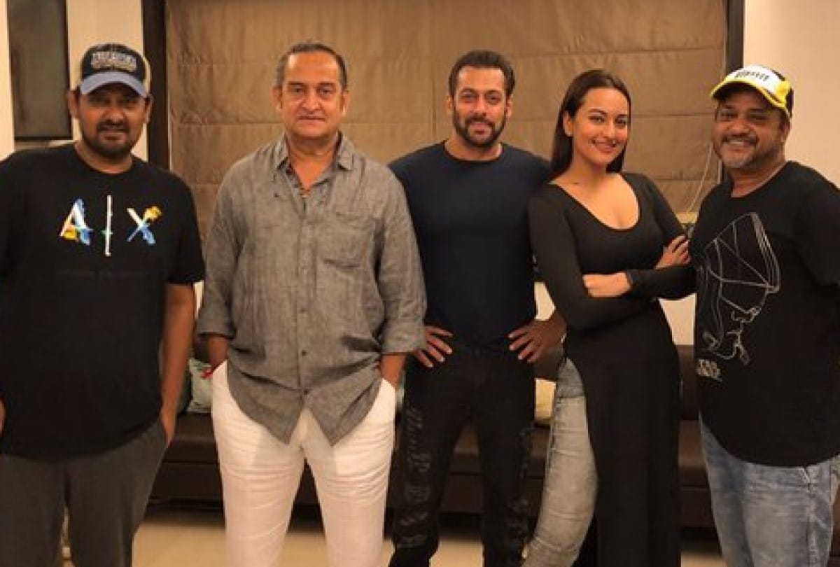 wajid khan mother razina khan hospitalized after corona test positive