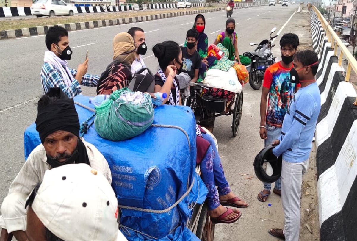 migrant workers discover their own bike rickshaw when didnot get any other accomodation to go home