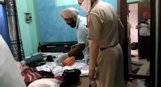 Banker's daughter robbed, Two women out of five robbers were also involved in the incident