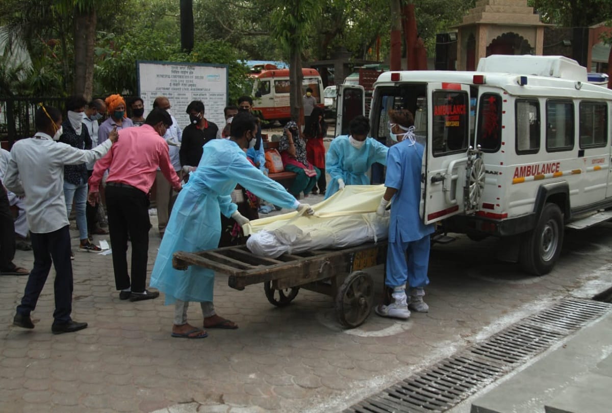 Ghaziabad entrepreneur who died of covid 19 his body stayed in electric crematory for 30 hours due to technical glitch in it