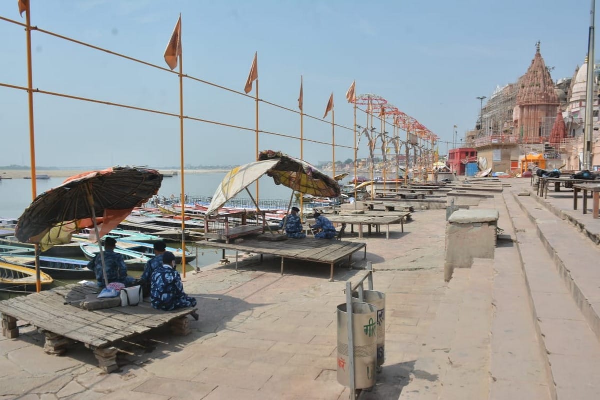 Ganga dussehra varanasi ghat deserted gathering of devotees not allowed spread of Coronavirus