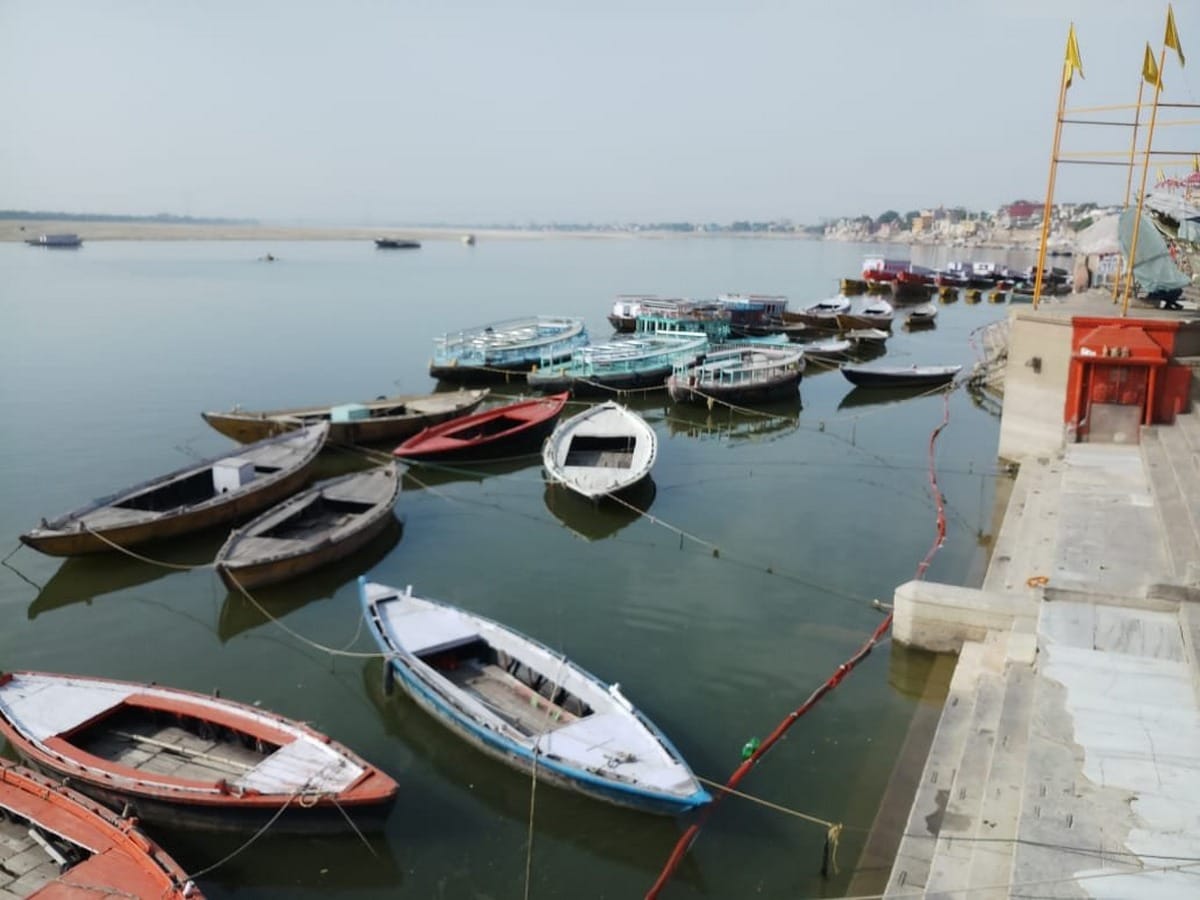 Ganga dussehra varanasi ghat deserted gathering of devotees not allowed spread of Coronavirus