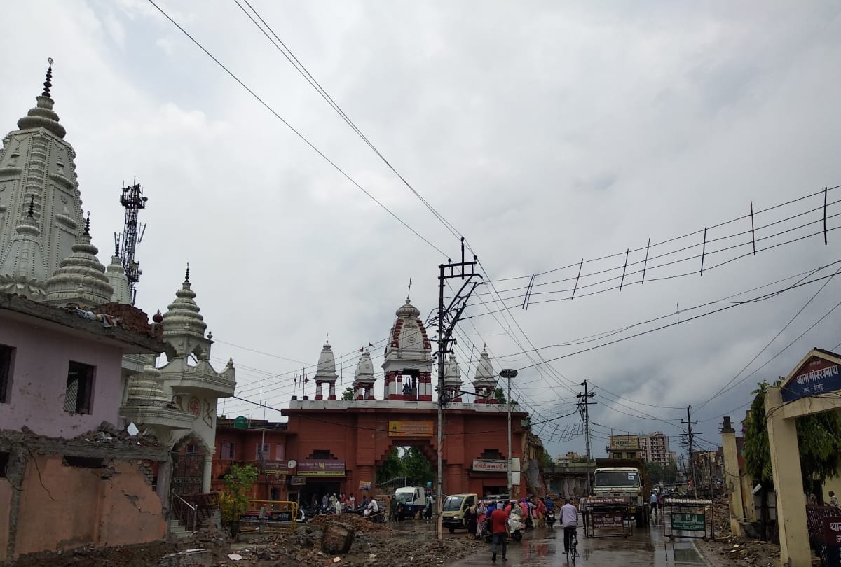 Gorakhpur Latest News in Hindi: Gorakhnath Temple East Gate boundary broken today for Fourlene