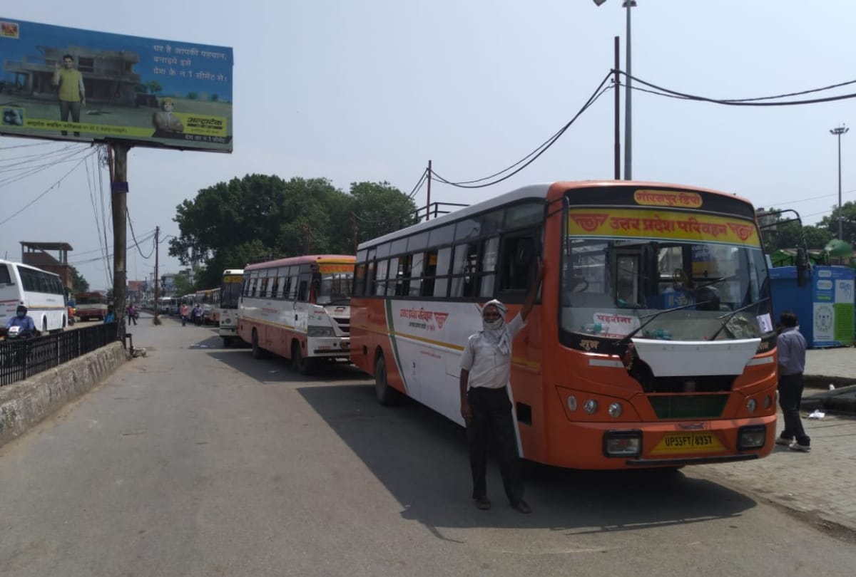 Roadways bus running on the road suring onlock 1.0 in gorakhpur