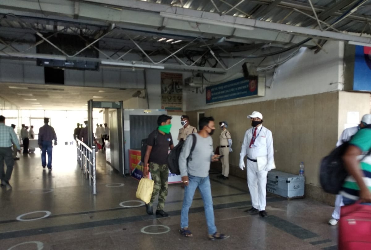 Gorakhdham Express departed from gorakhpur railway station platform number two