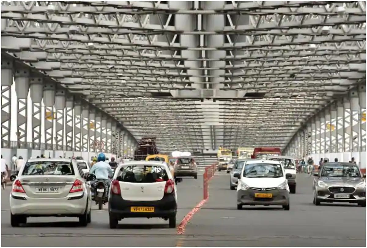 People throng streets in large numbers traffic snarl in Kolkata