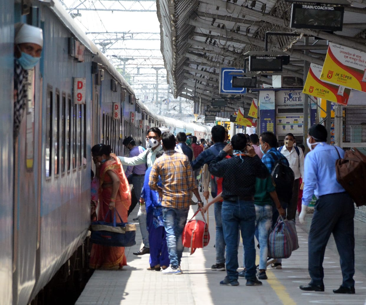 Only Gomti Express arrived on the first day, 193 passengers left, 92 arrived