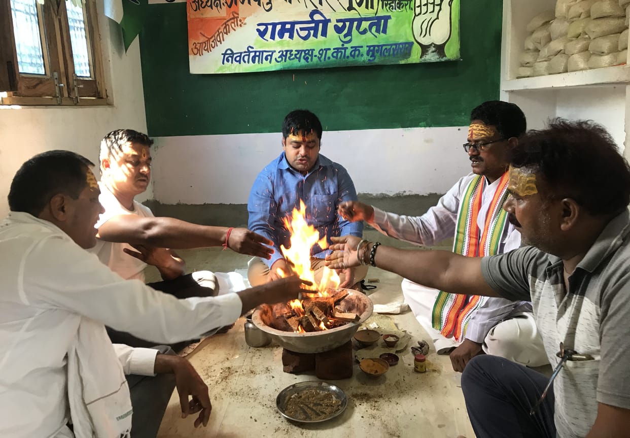 congress chandauli done worship to give  direction to government