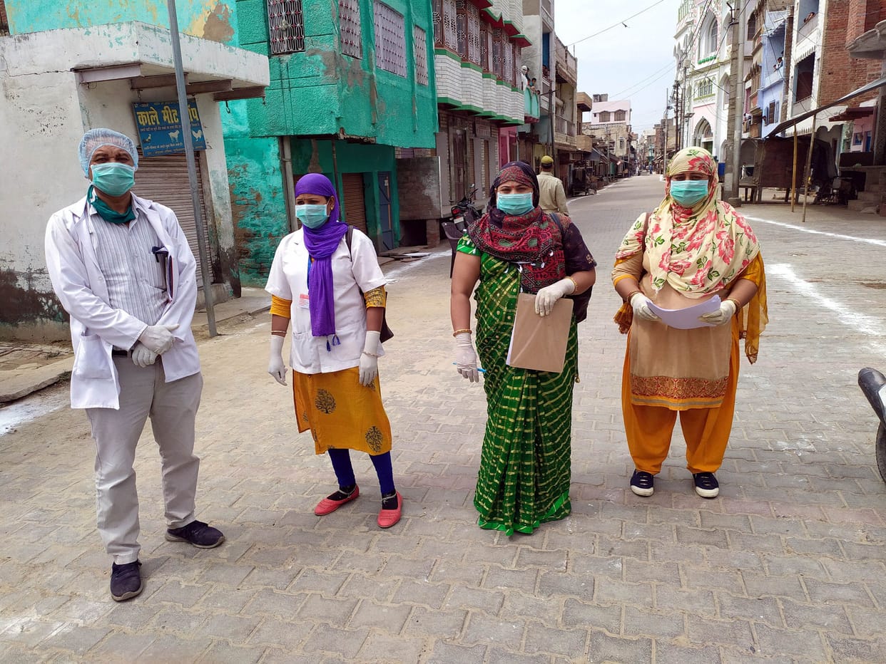 Hathras: Health Department team went door to door in Purdilnagar