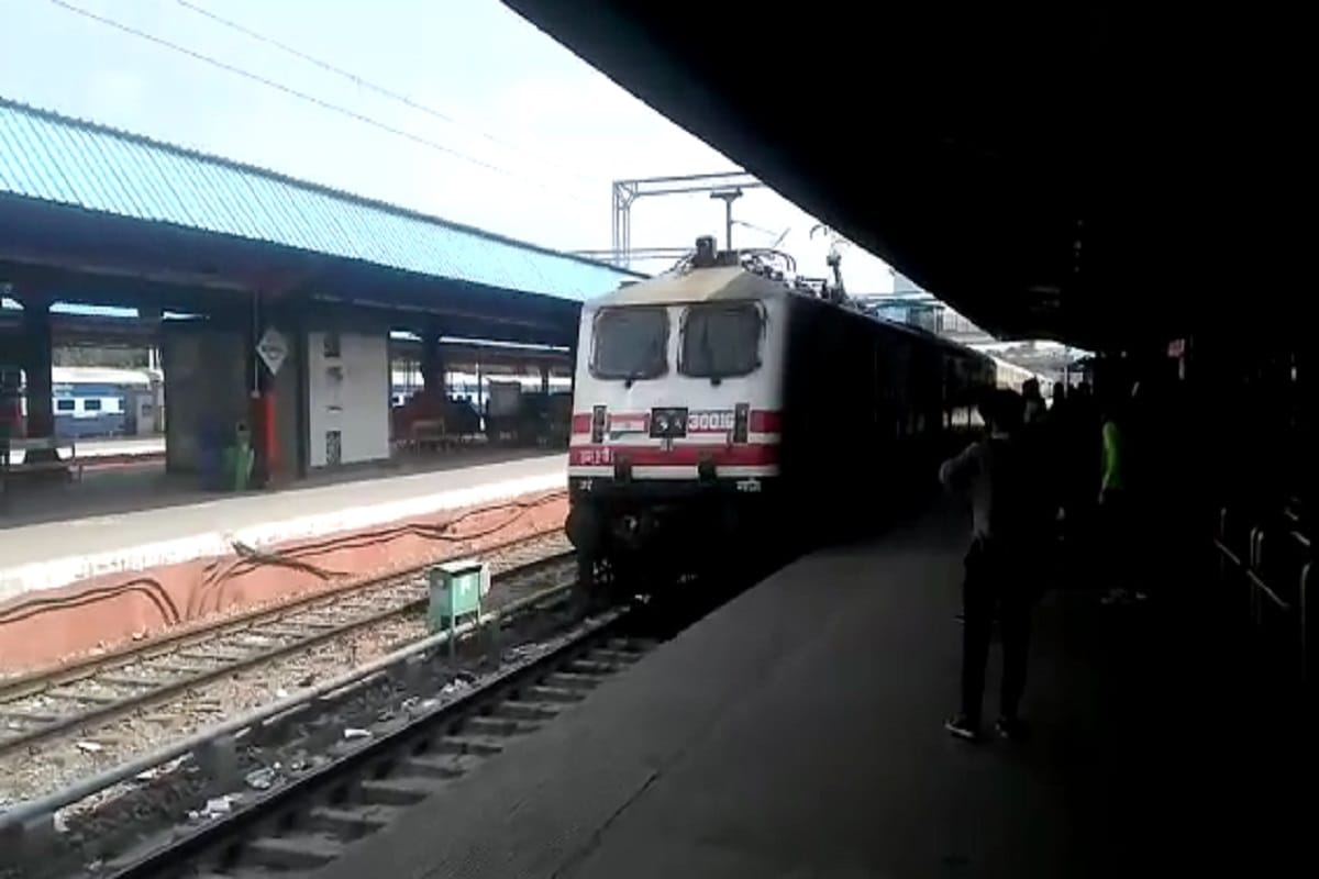 coronavirus in jammu kashmir five trains including Vande Bharat canceled until further orders