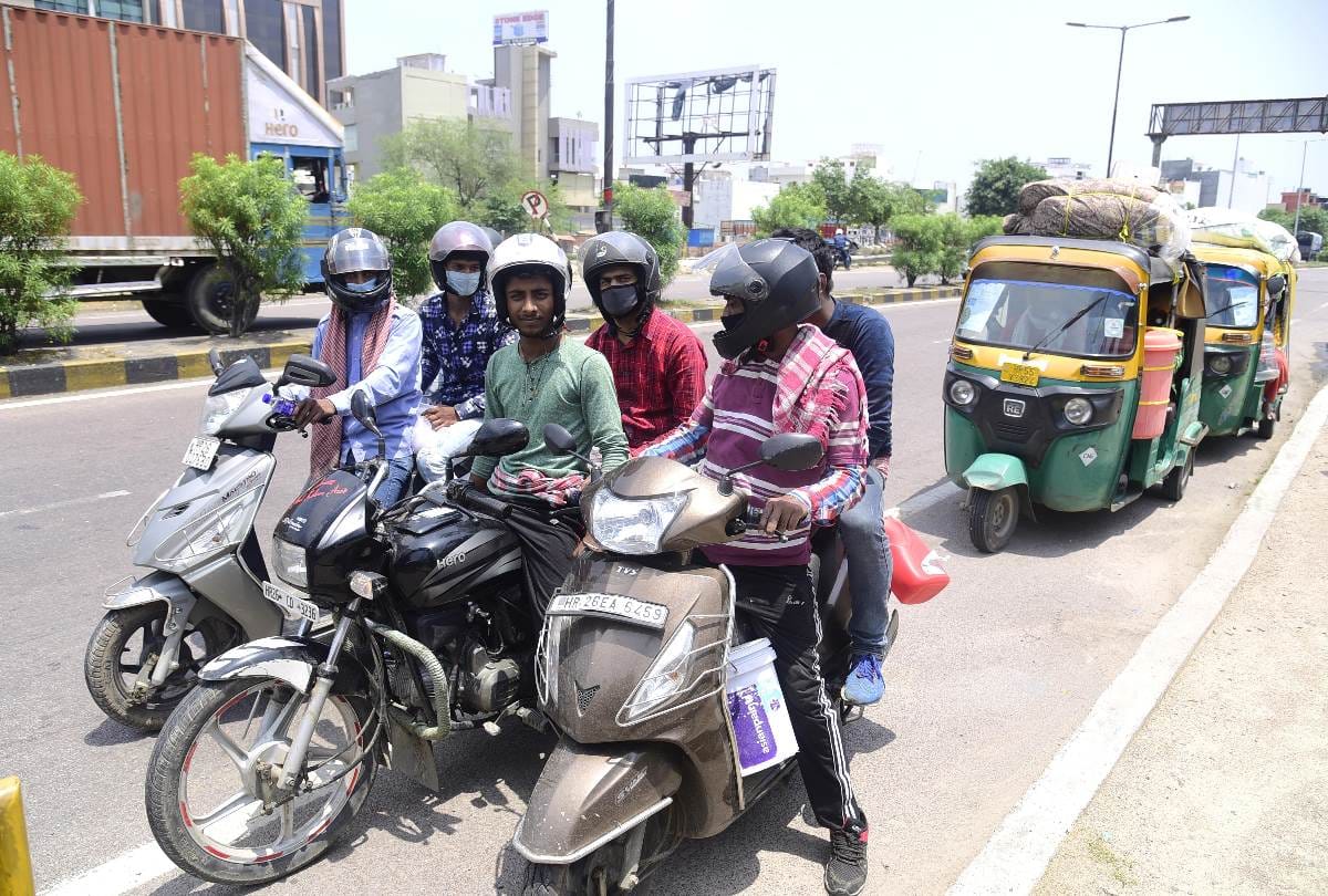 Families going to Bengal from Hariyana by auto.
