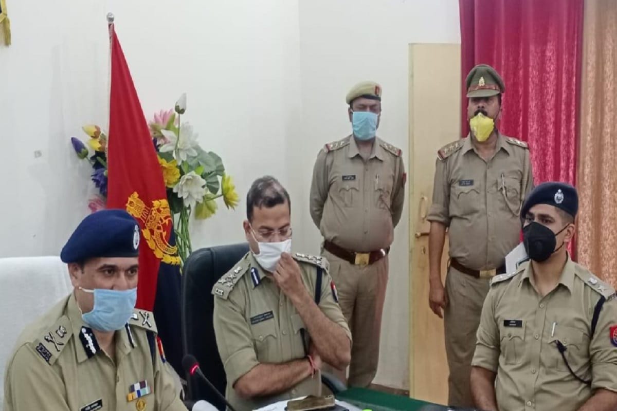 ADG Meerut Zone holds meeting with police officers in Muzaffarnagar