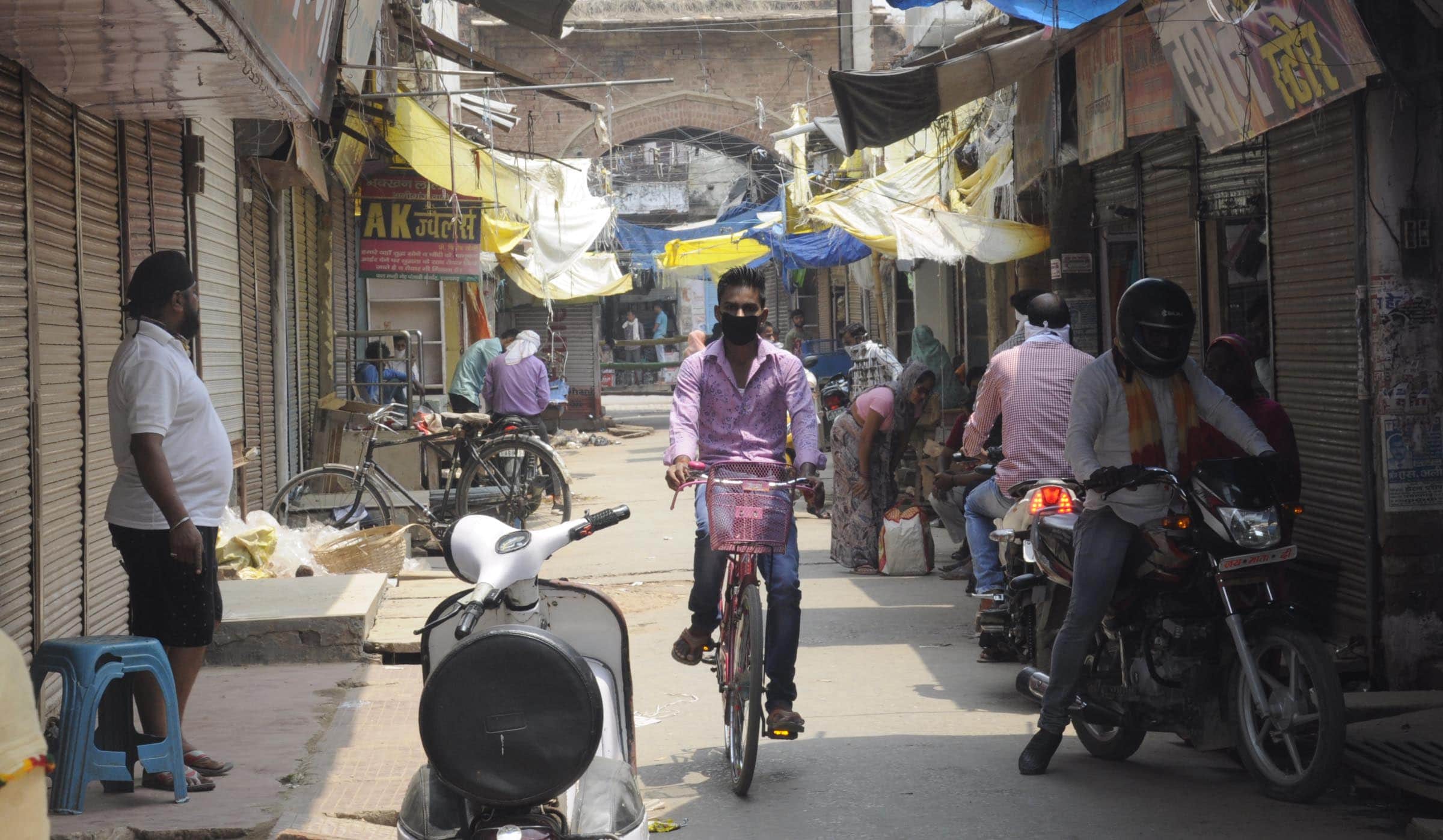 Pratapgarh: Increasing hotspots, policemen missing from barrier