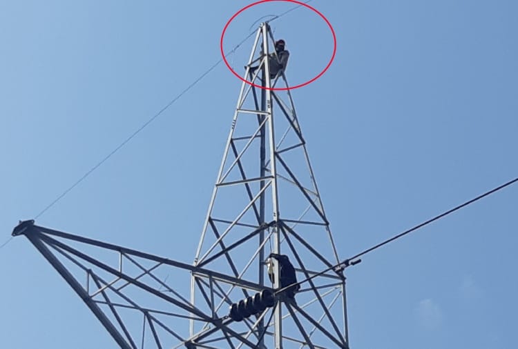 A Man again climbed same tower in Amaritsar of Punjab