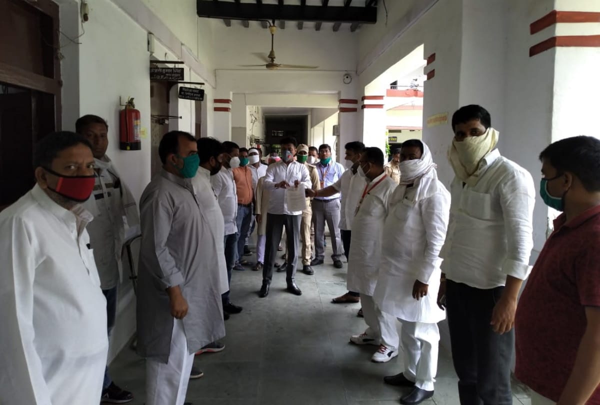 SP councilors gave memorandum of various demands to Municipal Commissioner