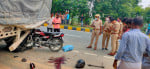 एनएच-28 पर मल्लूडीह के पास सड़क हादसे के बाद पहुंची पुलिस।