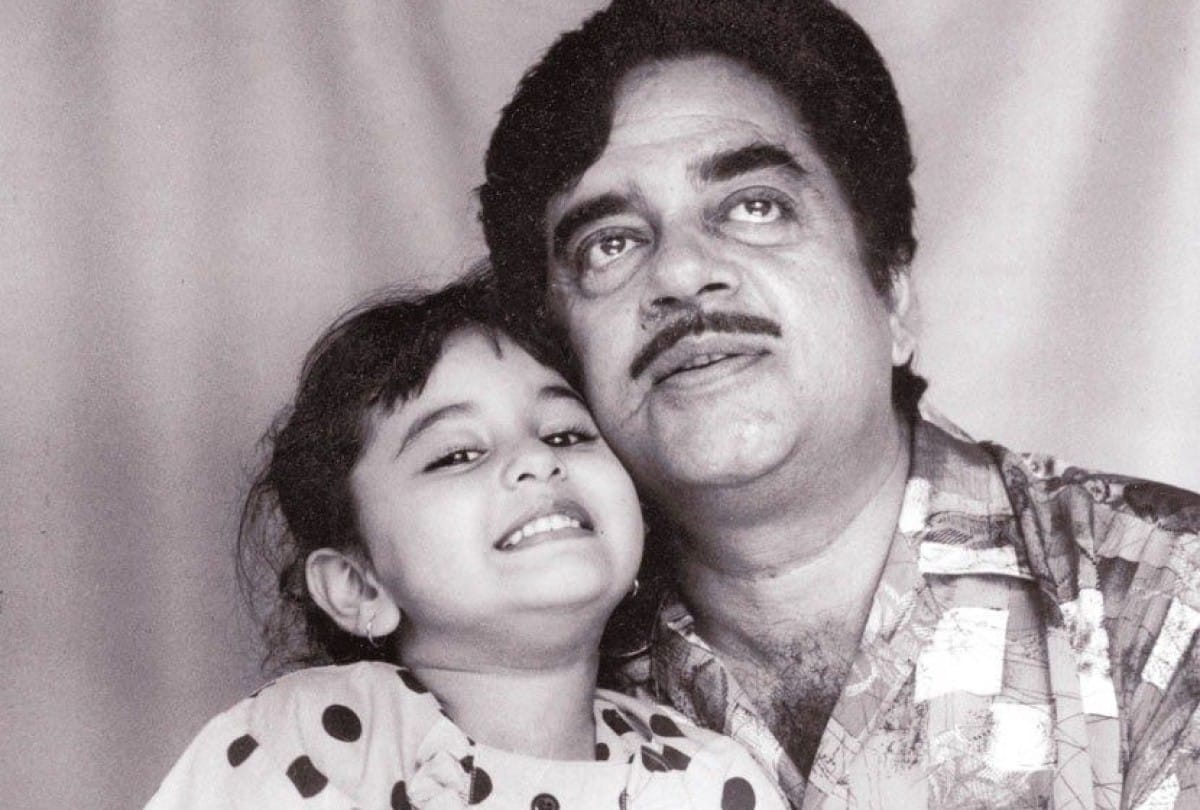 When Dharmendra advised a nervous Shatrughan to drink alcohol before shot