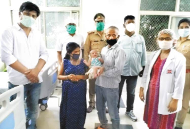 man got his stolen child with the help of police in lucknow