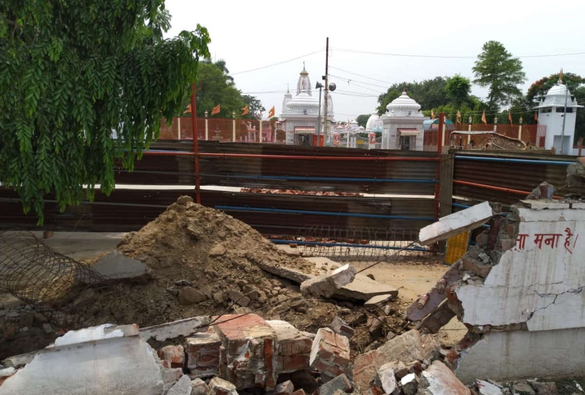 Gorakhpur Latest News in Hindi: Gorakhnath Temple East Gate boundary broken today for Fourlene