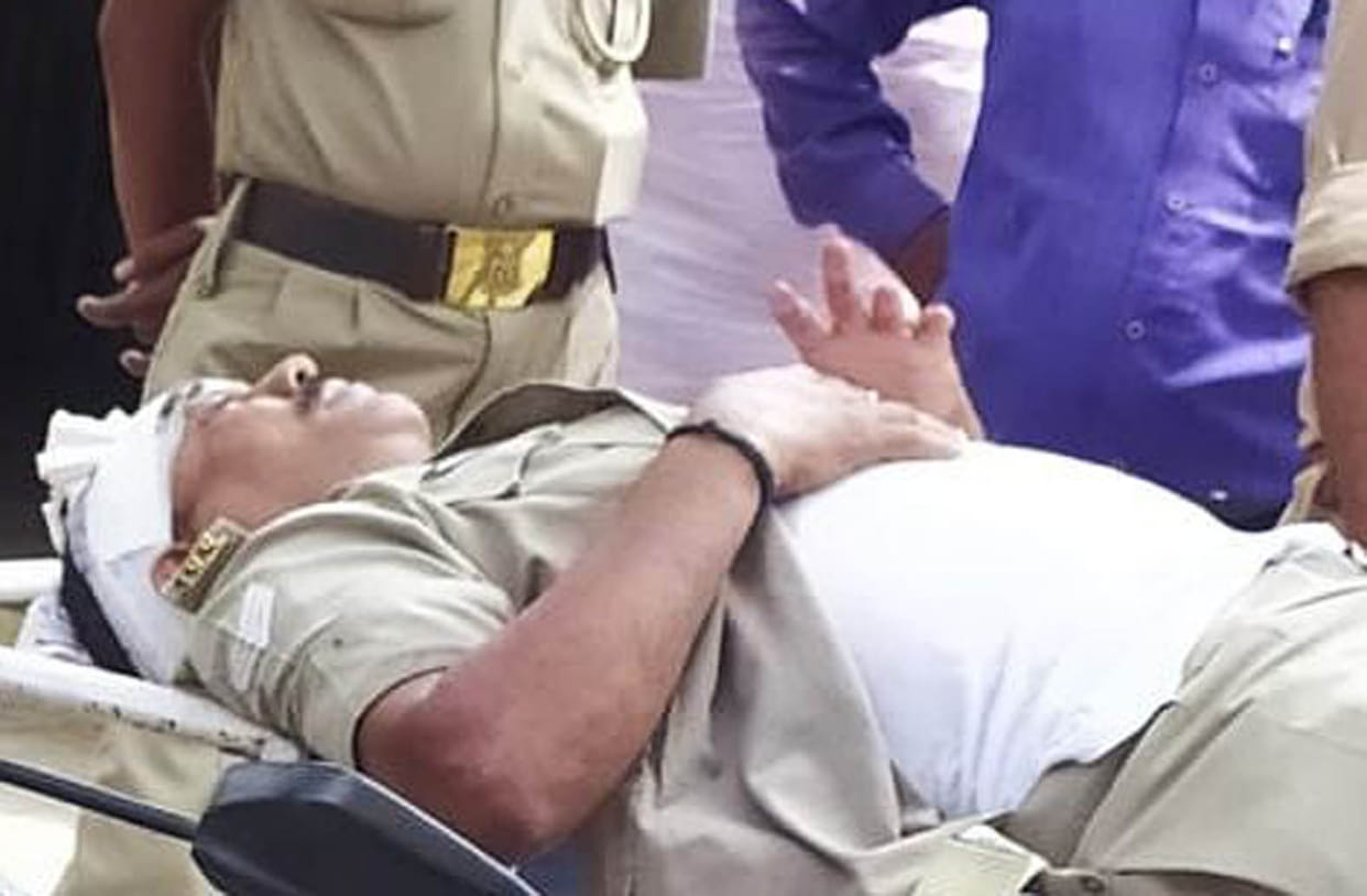 Two constables of PRV injured by stone pelting