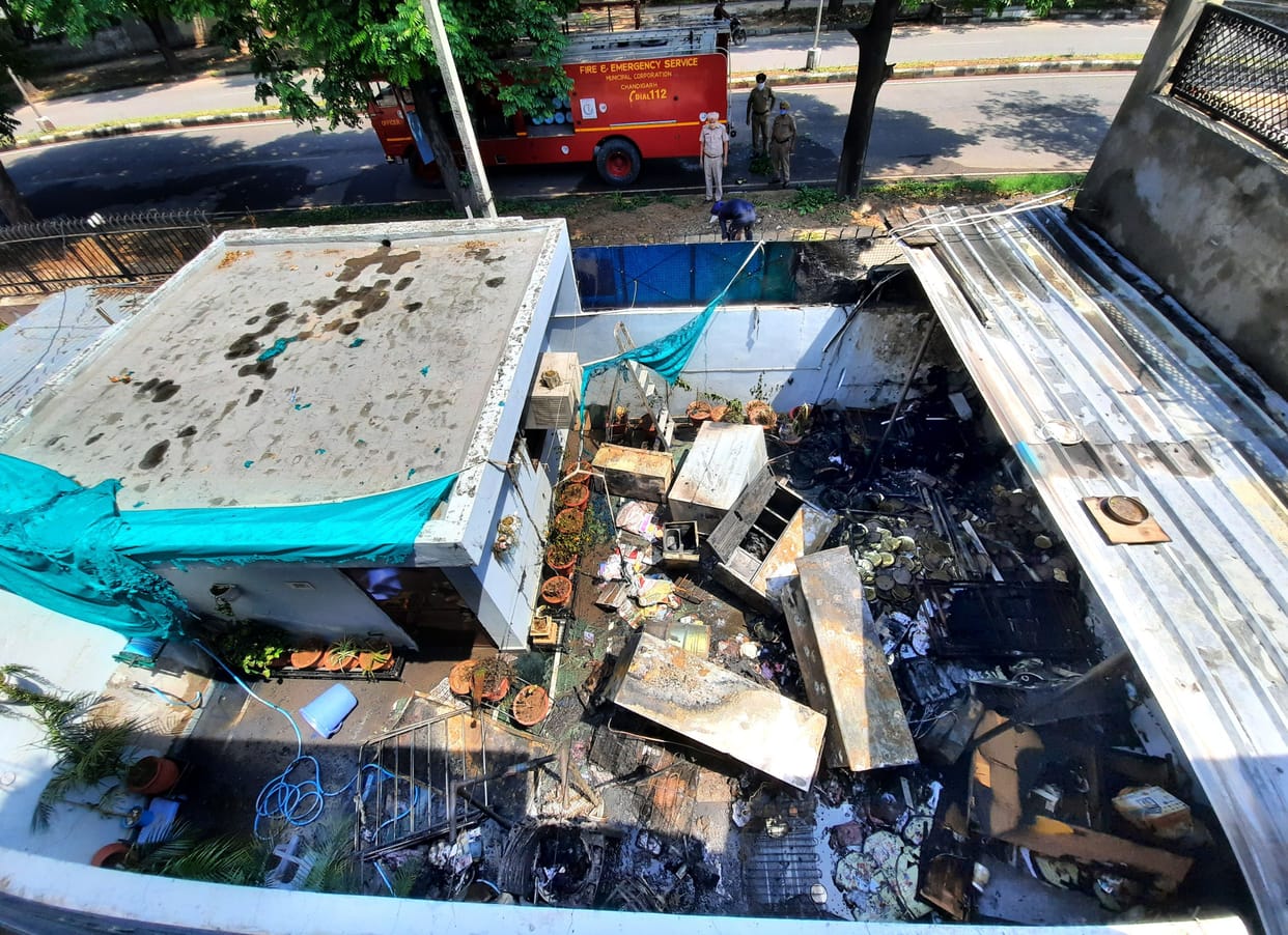 Cylinder cracked in baker businessman's kothi, one scorch