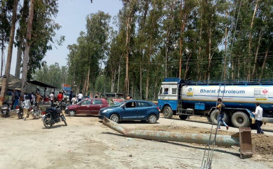 Hours being stopped on the Uttarakhand border