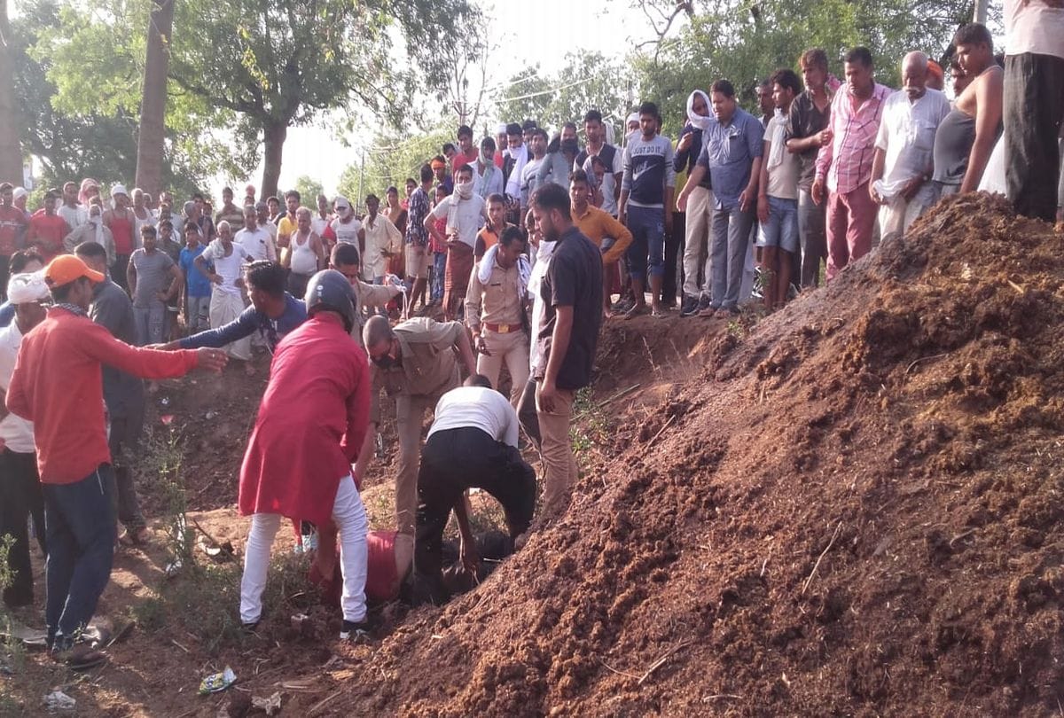 Two Died In Road Accident At Pinahat