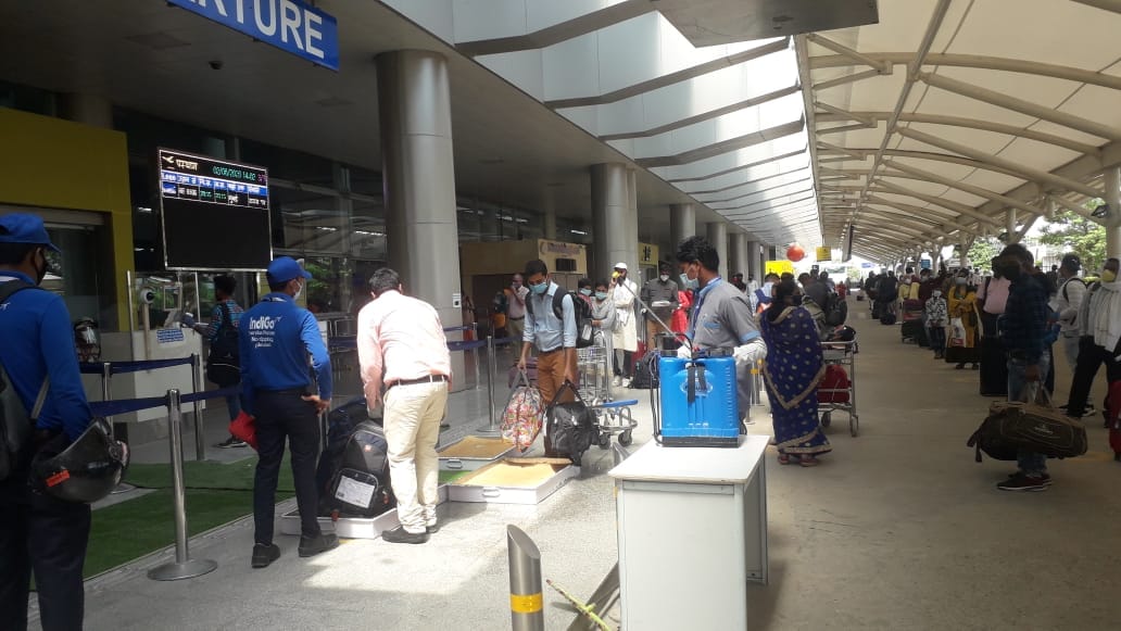  People reached varanasi airport by vande bharat mission air india flight from dhaka